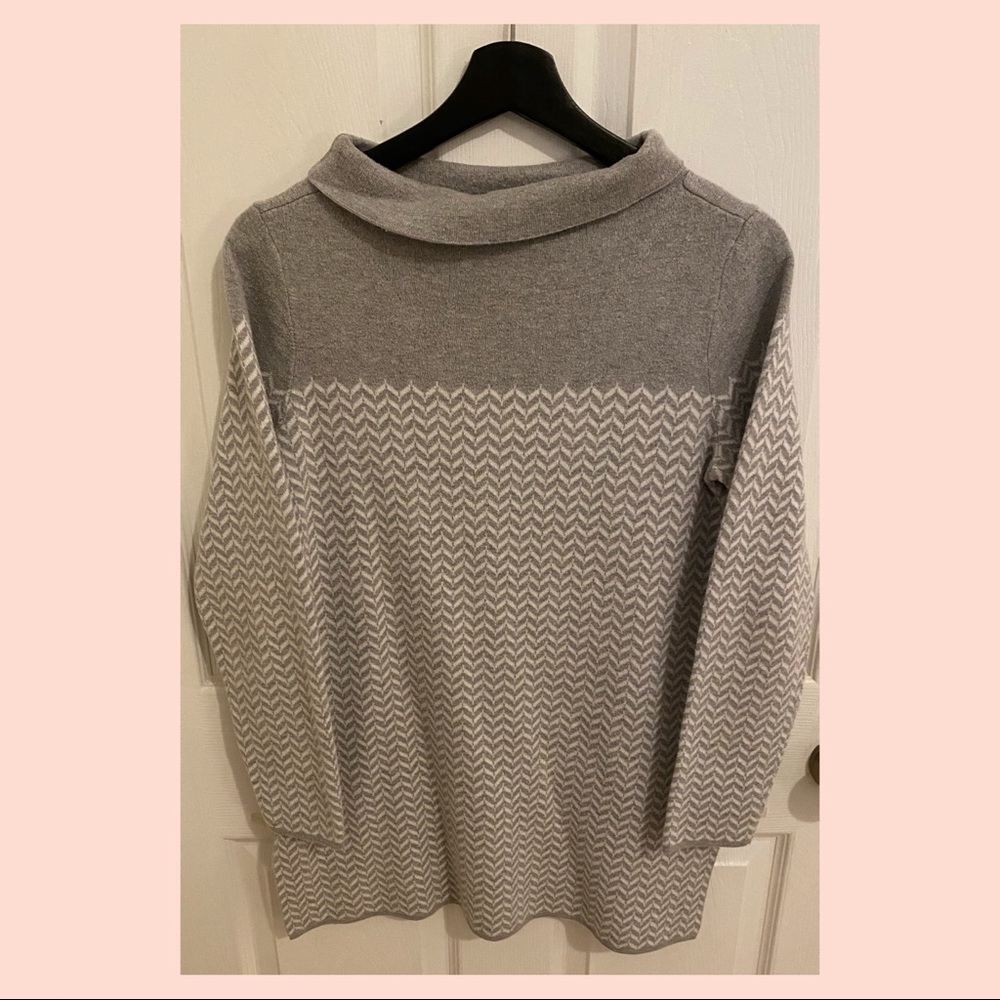 Long funnel neck sweatshirt
